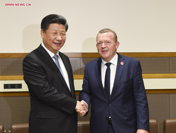 Chinese President Xi Jinping (L) meets with Danish Prime Minister Lars Rasmussen in New York, the United States, Sept. 28, 2015. [Photo/Xinhua]