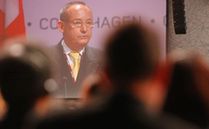 Yvo de Boer, executive secretary of the United Nations Framework Convention on Climate Change, addresses the opening of the United Nations Climate Change Conference 2009, also known as COP15, at the Bella center in Copenhagen Dec. 7, 2009.[Zhang Yuwei/Xinhua]