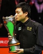 China's Dingjunhui kisses the trophy after beating Scottish John Higgins in the final of the UK Championship in Telford, Dec. 13, 2009.(Xinhua/AFP Photo) China's Dingjunhui kisses the trophy after beating Scottish John Higgins in the final of the UK Championship in Telford, Dec. 13, 2009.(Xinhua/AFP Photo)