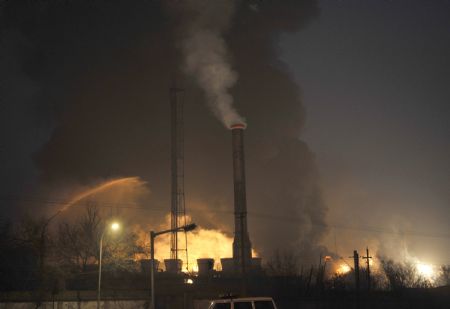 Picture taken on Jan. 7, 2010 shows smoke and fire billowing from a factory in which an explosion occured in Lanzhou, capital of northwest China's Gansu Province. The explosion broke out in the factory at about 5:30 p.m.. No casualties was reported. Picture taken on Jan. 7, 2010 shows smoke and fire billowing from a factory in which an explosion occured in Lanzhou, capital of northwest China's Gansu Province. The explosion broke out in the factory at about 5:30 p.m.. No casualties was reported.