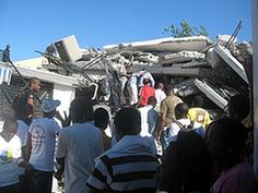 Photo taken on Jan. 13, 2010 shows injured people in Haiti&apos;s capital Port-au-Prince.[Xinhua]