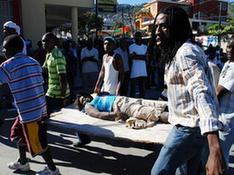 Photo taken on Jan. 13, 2010 shows injured people in Haiti&apos;s capital Port-au-Prince.[Xinhua]