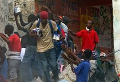 Locals loot products from a destroyed building in Haitian capital Port-au-Prince on Jan. 16, 2010. The situation in Haiti is worsened by occasional looting in the aftermath of a devastating earthquake on Jan. 12. (Xinhua/David de la Paz) 