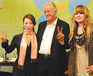 Chinese singer Cheng Lin (L), guitar legend Jimmy Page (M), Michael Jackson's guitarist Orianthi at the press conference in Beijing. Chinese singer Cheng Lin (L), guitar legend Jimmy Page (M), Michael Jackson's guitarist Orianthi at the press conference in Beijing.