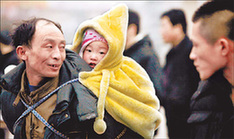 Chen Mingshu (left), 47, takes his two-year-old granddaughter back to their hometown in Sichuan province, at the Beijing Railway Station yesterday. Chen Mingshu (left), 47, takes his two-year-old granddaughter back to their hometown in Sichuan province, at the Beijing Railway Station yesterday.