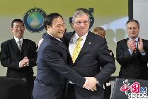Geely's Chairman Li Shufu (L2) shakes hands with Ford's CFO Lewis Booth. China's Zhejiang Geely Holding Group on March 28 signs a deal with Ford Motor Co. on the takeover of Sweden's Volvo Cars. 