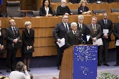 President of the European Parliament Jerzy Buzek (Front) delivers a speech in an extraordinary session of the European Parliament in Brussels, April 14, 2010. The European Parliament on Wednesday held a special commemorative ceremony to mourn for all those who died when the plane carrying Polish President Lech Kaczynski and an official delegation crashed near Smolensk in Russia on April 10, killing all onboard. [Thierry Monasse/Xinhua] 