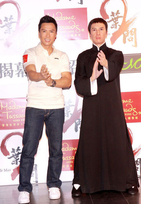 Donnie Yen with the wax figure of Ip Man 