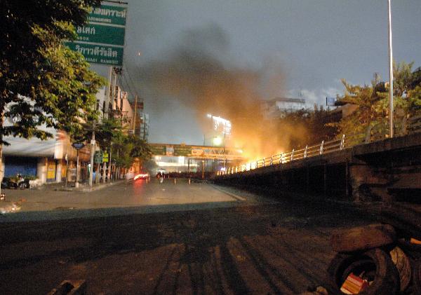 Fire and smoke are seen after protestors burned tyres at the Din Daeng area in Bangkok, capital of Thailand, May 16, 2010. Some 33 lost their lives and 239 others were wounded during clashes between troops and anti-government protestors starting from Friday in Thailand's capital Bangkok, the Erawan's Bangkok Emergency Medical Service Center said on Sunday. [Thana Nuntavoranut/Xinhua]