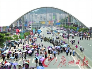 About 600 residents of Dongguan in South China's Guangdong province on Sunday protested a planned garbage incinerator in their neighborhood, the latest grassroots initiative to target incinerator projects in the country.