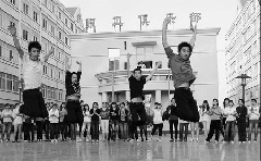 Young workers at Qingdao Jifa Group, a large-scale knitting company in Qingdao, a coastal city in East China's Shandong province, perform street dances at the firm's Worker's Club. 