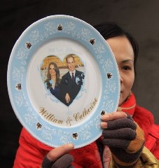 Photo taken on Jan. 10, 2011 shows the plates with the photo of Prince William and Kate Middleton on at a workshop of Tri-Ring Group Corporation in Beiliu City, south China&apos;s Guangxi Zhuang Autonomous Region.