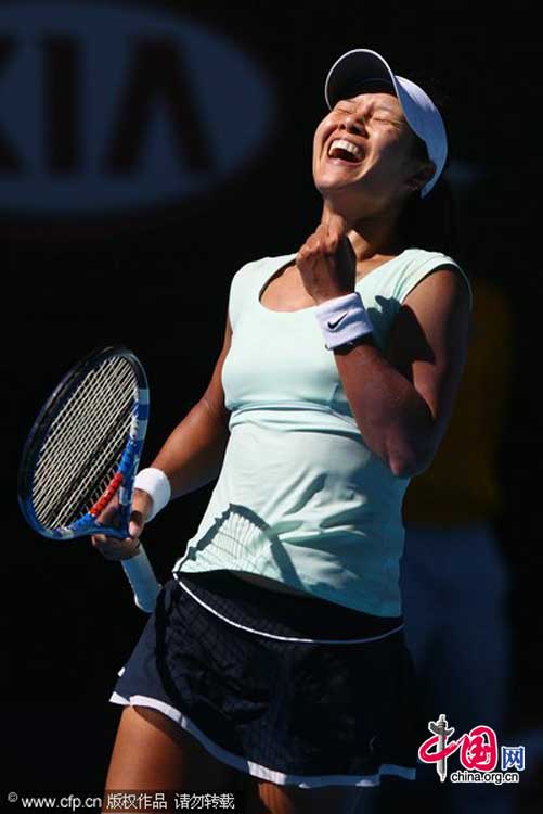 Na Li of China celebrates match point after winning her semifinal match against Caroline Wozniacki of Denmark during day eleven of the 2011 Australian Open at Melbourne Park on January 27, 2011 in Melbourne, Australia. [Photo/CFP]