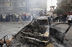 A burnt police car wreckage is left at a police station in Cairo, Egypt on Saturday, January 29, 2011. [Xinhua]