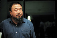 Ai Weiwei, shown in this file picture, has not been seen since Sunday when he was en route to Hong Kong,according to overseas reports.[File photo]