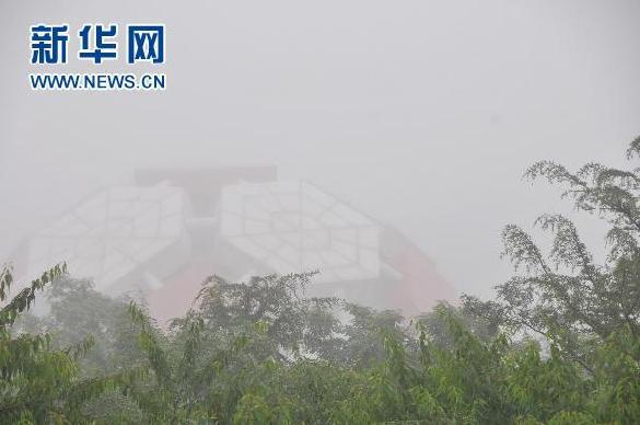 Heavy fog hit Dalian, a major port city in northeast China's Liaoning Province. [Xinhua]