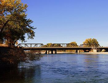 The bridge across the Yellowstone River at Laurel Montana. [Environment News Service] 