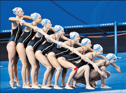 The Italian synchronised swimming team for the FINA World Championships practice their routine at the Oriental Sports Center yesterday. The Italian synchronised swimming team for the FINA World Championships practice their routine at the Oriental Sports Center yesterday.