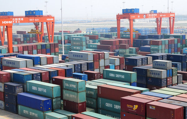 Containers pile up at Beibu Bay, Guangxi Zhuang Autonomous Region. [CFP] 