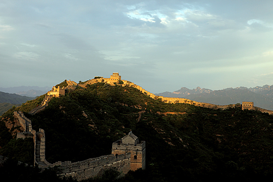 Jinshanling, located in the mountainous area in Luanping County, 125 km northeast of Beijing, is a section of the Great Wall.