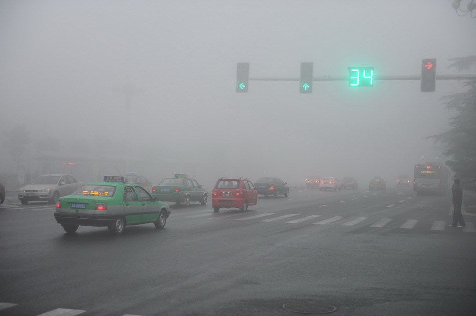 A heavy fog hits most of cities in north China&apos;s Hebei provinces on Tuesday morning, causing traffic jam and closing highways around Shijiazhuang, the capital of the province and Beijing area. [Xinhua]