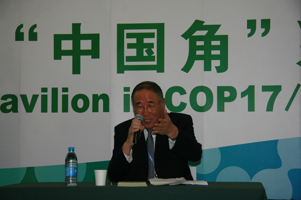 Xie Zhenhua, deputy director of the National Development and Reform Committee, answers questions. On December 4, the opening ceremony of the Chinese Pavilion was officially launched at UN Climate Change Conference in Durban, South Africa. [China.org.cn] 