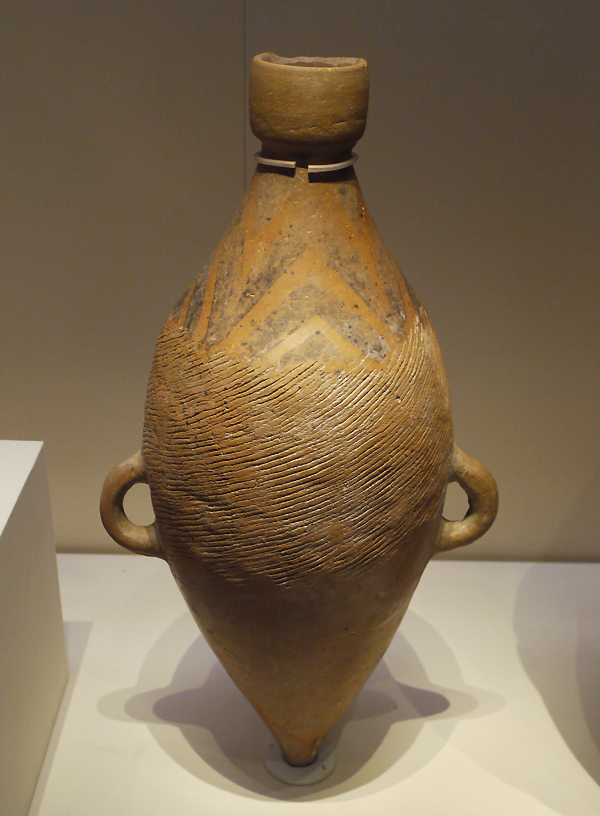 Pottery Bottle with Pointed Bottom, Yangshao Culture (c. 5000-3000 BC), unearthed at Beishouling, Baoji, Shaanxi Province, 1958. It is exhibited in the section of Life and Production in Neolithic China, an exhibition of Ancient China in the National Museum of China.[Photo by Xu Lin / China.org.cn]