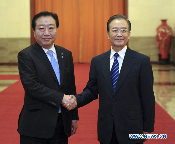 Chinese Premier Wen Jiabao (R) shakes hands with visiting Japanese Prime Minister Yoshihiko Noda in Beijing, capital of China, Dec. 25, 2011.