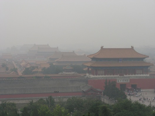 Air pollution is a major environmental issue in Beijing. [File photo]