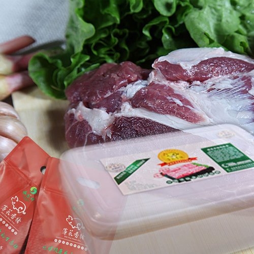 The pork is selling at nearly 800 yuan (US$125.58) per kilogram. [File Photo]