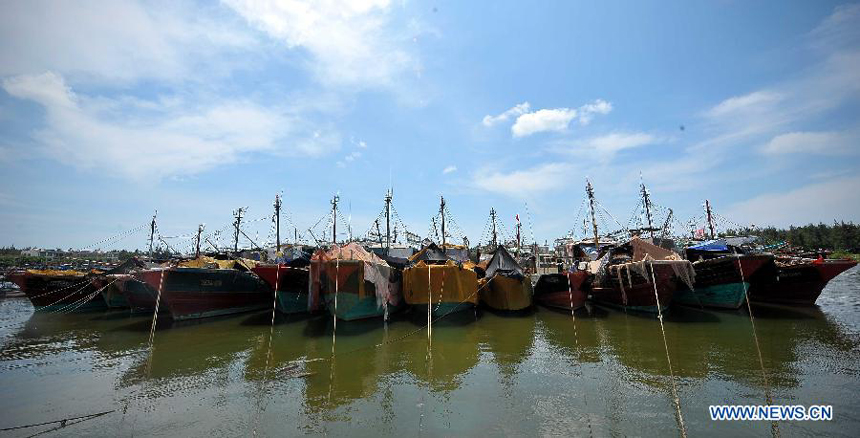 Photo taken on Aug. 1, 2012 shows the fishing boats being berthed at the harbor in Tanmen Town of Qionghai, south China&apos;s Hainan Province. As the two-and-half-month summer fishing moratorium in the South China Sea ended Wednesday, fishing boats will be back to work.