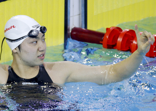 Li also won gold in the 50 freestyle at the 2010 Asian Games in Guangzhou.