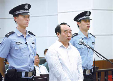 Lei Zhengfu, a former official of Chongqing's Beibei district, stands trial on Wednesday in a court in the city. He denied charges of taking bribes. [Photo/China Daily]