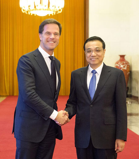 Chinese Premier Li Keqiang meets with visiting Dutch Prime Minister Mark Rutte in Beijing on Nov 15, 2013. [Photo/Xinhua]