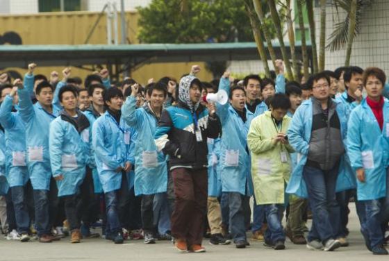 Workers at IBM Systems Technology Company (ISTC) in Shenzhen protest against a compensation package they claim is unsatisfactory and imposed without negotiations. [Fille Photo]