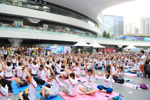 Guinness record for plank set in Beijing. 