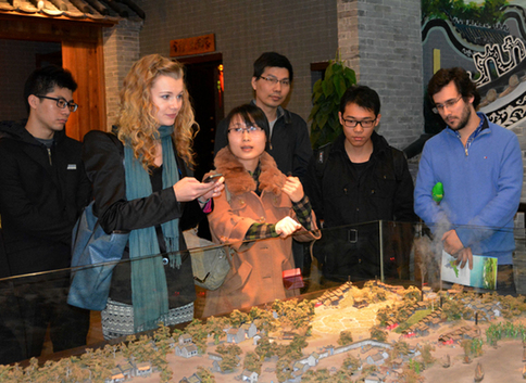 Members of the Foshan Bureau of Commerce visit the city's exhibition center to learn about local traditions. [China Daily] 
