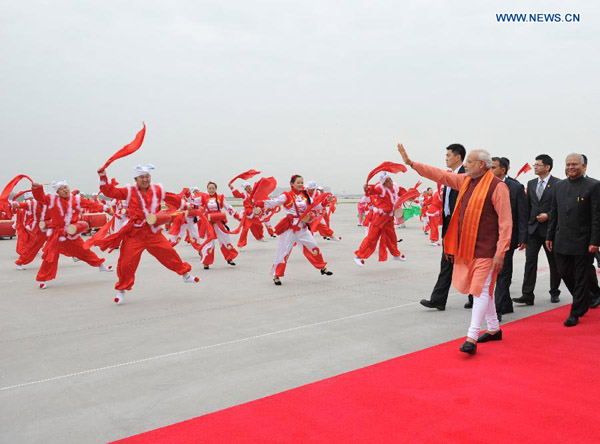 Indian Prime Minister Narendra Modi arrives in Xi'an, capital of northwest China's Shaanxi Province, May 14, 2015. Modi arrived here Thursday for an official visit to China. [Photo/Xinhua]