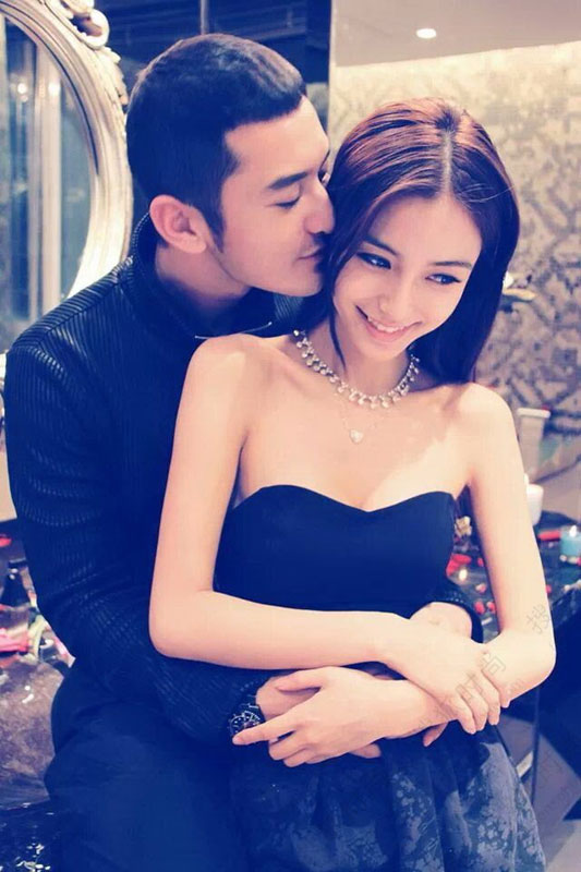 5月27日下午，黄晓明在微博晒出结婚证，Angelababy随后转发，宣布两人正式结为夫妻。至此，37岁的黄晓明与26岁Baby结束了六年爱情长跑。有消息称，两人计划10月在上海举办婚礼。[资料图]