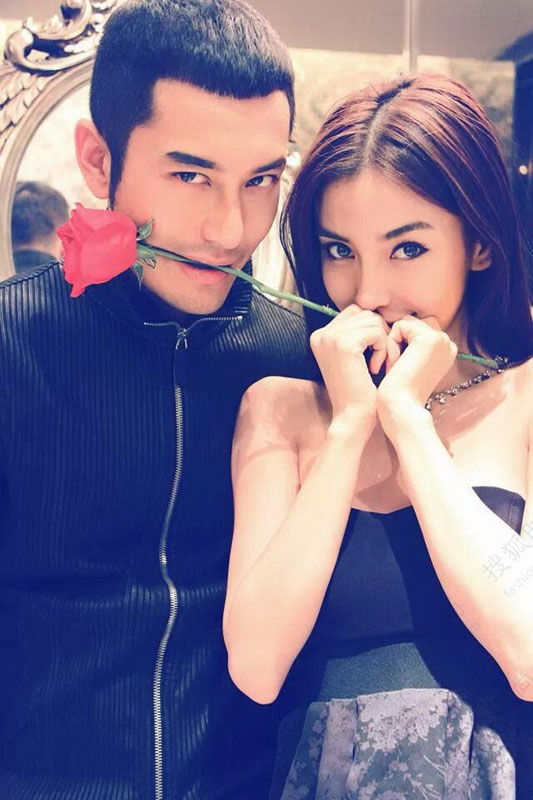 5月27日下午，黄晓明在微博晒出结婚证，Angelababy随后转发，宣布两人正式结为夫妻。至此，37岁的黄晓明与26岁Baby结束了六年爱情长跑。有消息称，两人计划10月在上海举办婚礼。[资料图]
