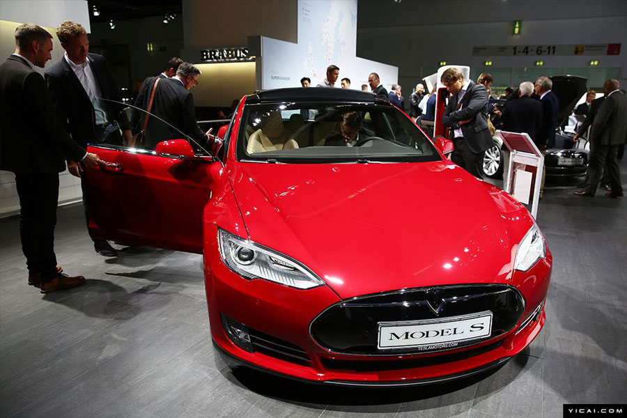 A Tesla Model S is presented at the Frankfurt Motor Show in Frankfurt, Germany, on September 15, 2015. [Photo: yicai.com]